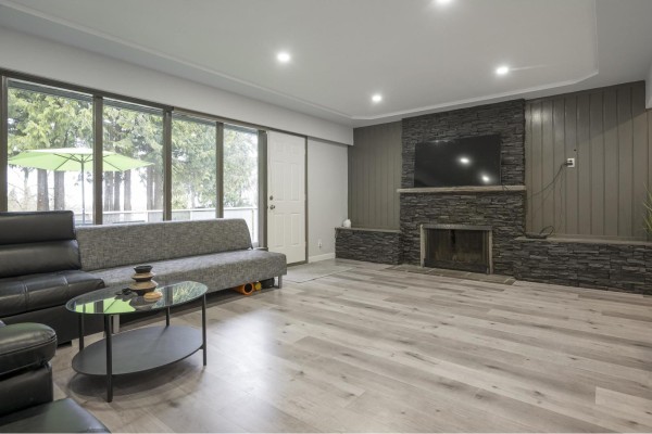 9663 Townline Diversion Road, Surrey, BC V3V2T1 Photo 5