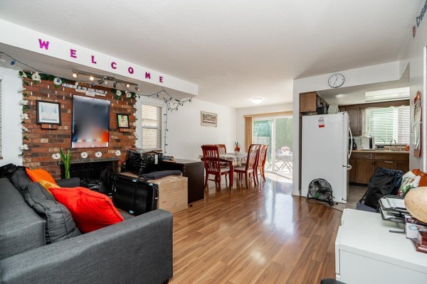 9667 155 Street, Surrey, BC V3R7Y9 Photo 2