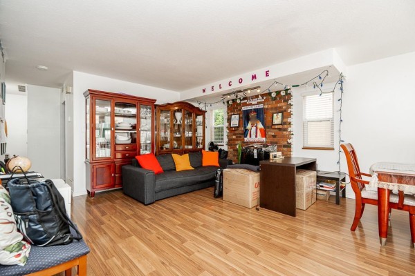 9667 155 Street, Surrey, BC V3R7Y9 Photo 3