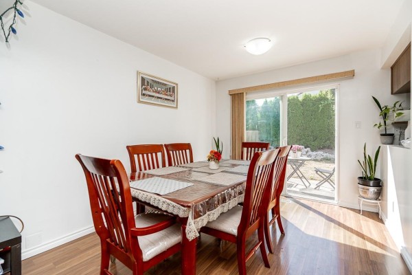 9667 155 Street, Surrey, BC V3R7Y9 Photo 4