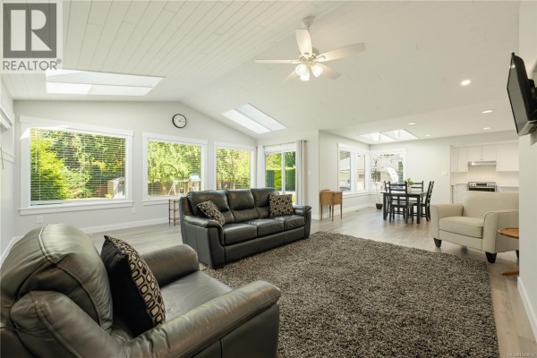 Kitchen - 967 Woodpecker Pl, Parksville, BC V9P1T1 Photo 5