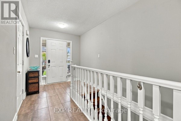 Living room - 969 Bitterbush Crescent, London North, ON N6H5X5 Photo 5