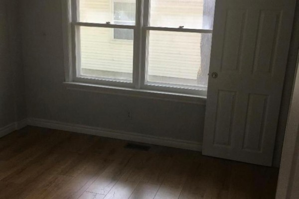 Bedroom 2 - 969 Davis Drive, Newmarket, ON L3Y2R7 Photo 5
