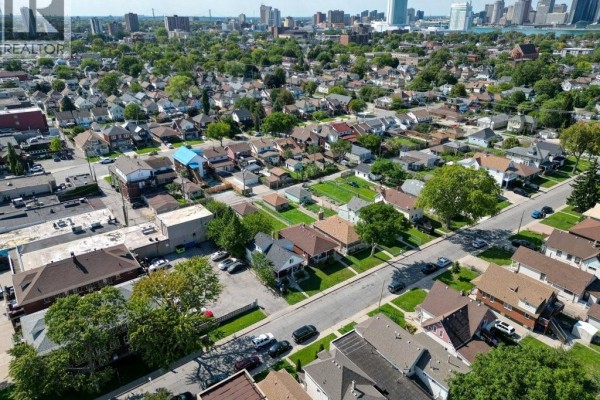 Panoramic aerial view of Windsor with buildings in the distance. - 969 Langlois, Windsor