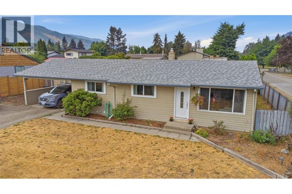 Family room - 9694 School Road, Coldstream, BC V1B3G4 Photo 3