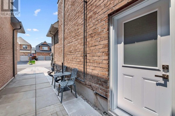 Kitchen - 97 Belfry Drive, Bradford West Gwillimbury, ON L3Z0V6 Photo 2