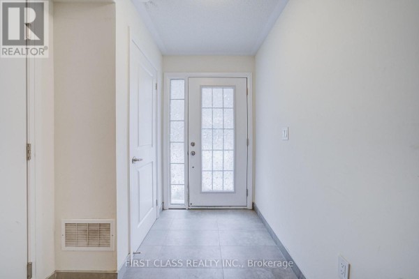 Living room - 97 Clippers Crescent, Whitchurch Stouffville, ON L4A4X7 Photo 3