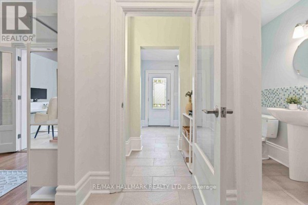 Living room - 97 Coleman Avenue, Toronto, ON M4C1P8 Photo 5