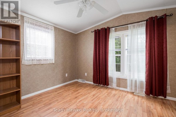 Den - 97 Georgian Glen Drive, Wasaga Beach, ON L9Z1K8 Photo 4
