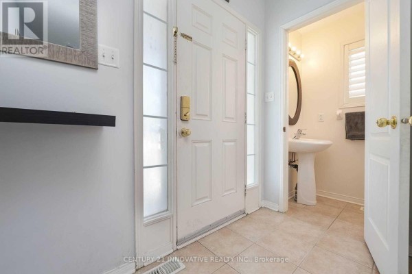 97 Hollingsworth Circle, Brampton, ON, photo 2
