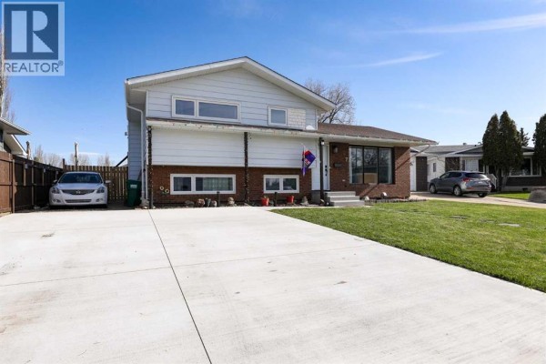 97 Laval Court W, Lethbridge, AB, photo 2