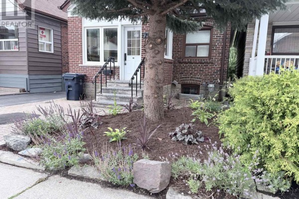Kitchen - 97 Livingstone Avenue, Toronto, ON M6E2L7 Photo 3