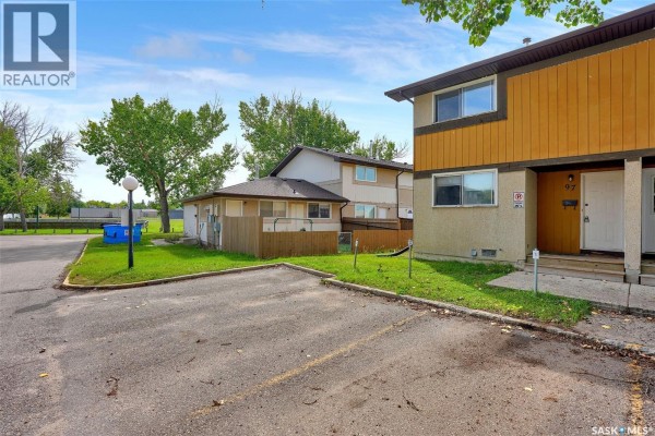 Living room - 97 Mackenzie Way, Regina, SK S4N5M8 Photo 3