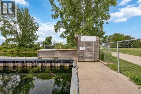 97 Seaway Road, Sarnia, ON N7T8E6 Photo 4