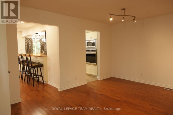 97 Springcreek Crescent, Ottawa, ON K2M2K8 Photo 4