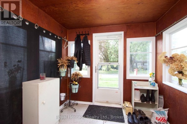 Mud room - 97 Westmount Street, Oshawa, ON L1J4X2 Photo 4