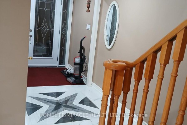 Kitchen - 97 Wildberry Crescent, Brampton, ON L6R1J9 Photo 4