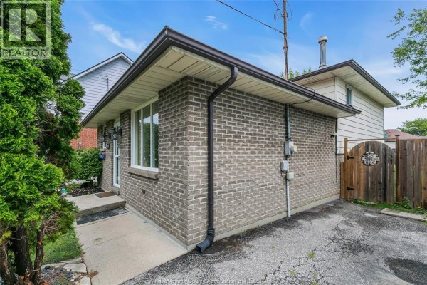 Mud room - 970 Jarvis Avenue, Windsor, ON N8P1C9 Photo 3