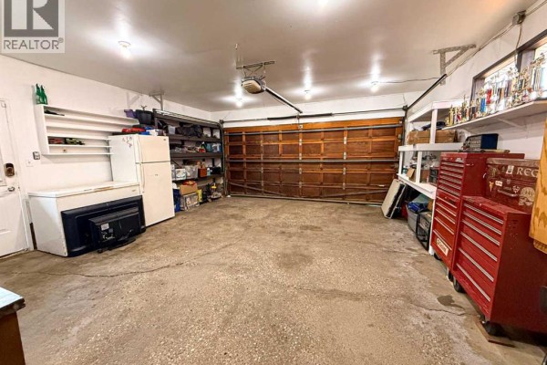4pc Bathroom - 9701 73 Avenue, Peace River, AB T8S1E2 Photo 4