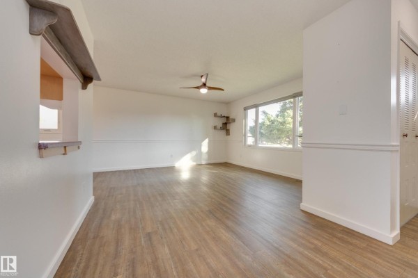 Kitchen - 9702 99a Av, Morinville, AB T8R1G6 Photo 3