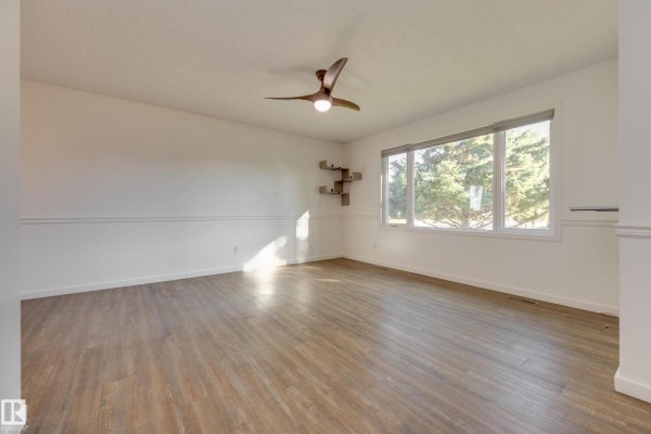 Family room - 9702 99a Av, Morinville, AB T8R1G6 Photo 4