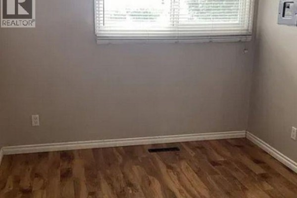 9705 103 Avenue, Fort St  John, BC V1J2G9 Photo 3