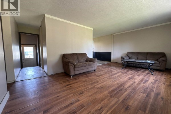 9707 Willow Road, Fort St  John, BC, photo 2