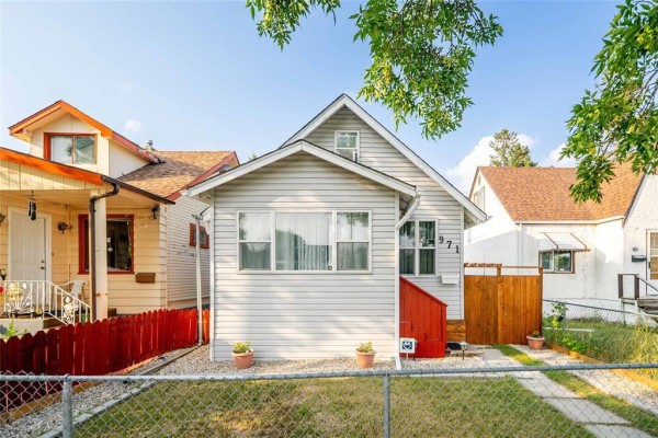 971 College Avenue, Winnipeg