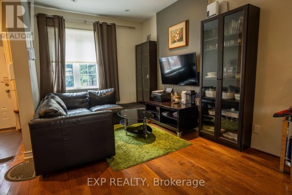Bedroom 2 - 971 Lansdowne Avenue, Toronto, ON M6H3Z5 Photo 4