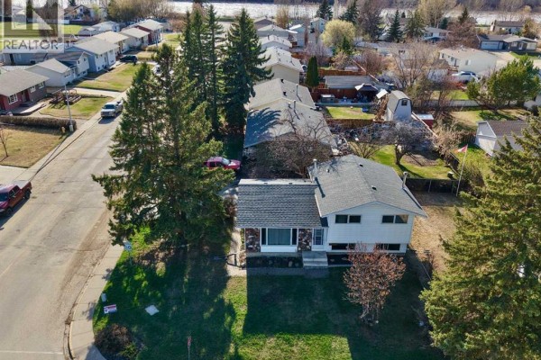 4pc Bathroom - 9714 77 Avenue, Peace River, AB T8S1C9 Photo 4