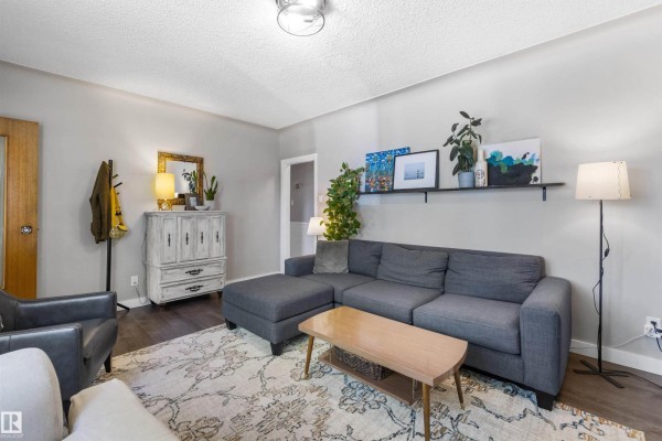 Kitchen - 9715 71 Av Nw, Edmonton, AB T6E0W5 Photo 3