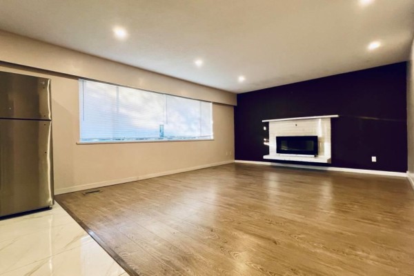 9716 156 Street, Surrey, BC V3R0X9 Photo 4