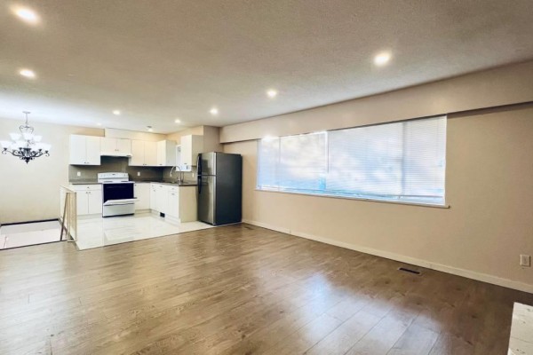 9716 156 Street, Surrey, BC V3R0X9 Photo 5