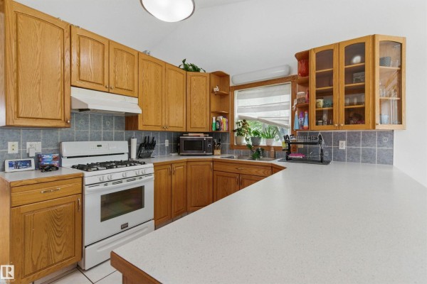 Kitchen - 9716 160 St Nw, Edmonton, AB T5P3C8 Photo 3