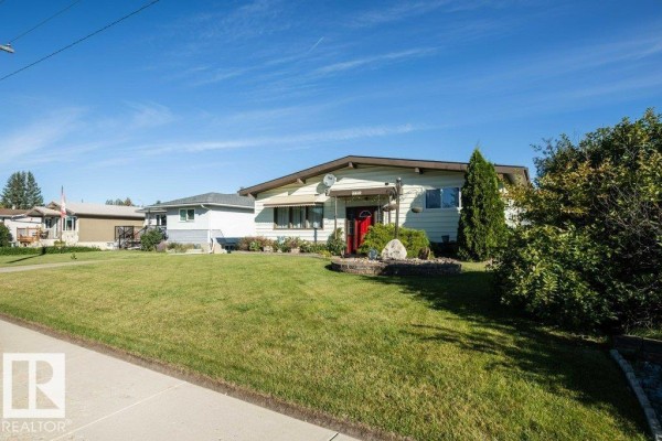 Kitchen - 9716 99 St, Westlock, AB T7P1Y4 Photo 3