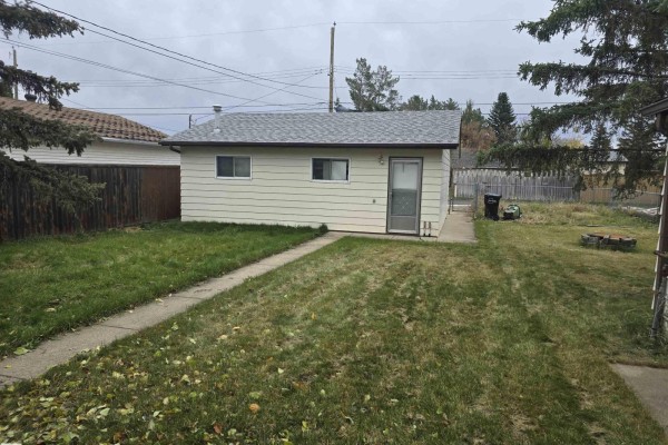 Primary Bedroom - 9717 162 St Nw, Edmonton, AB T5P3L1 Photo 4