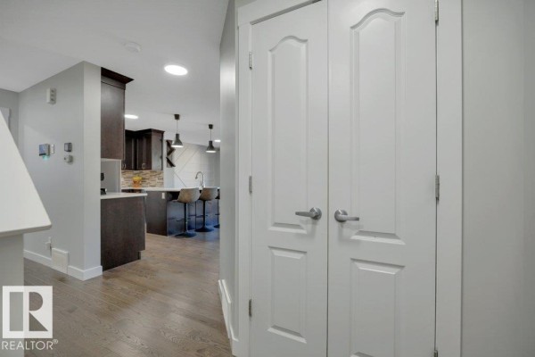 Kitchen - 9732 205 St Nw, Edmonton, AB T5T4V7 Photo 3