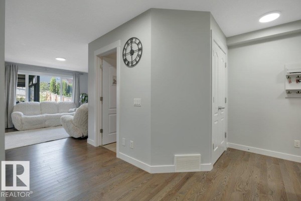 Family room - 9732 205 St Nw, Edmonton, AB T5T4V7 Photo 4