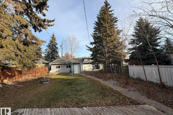 Kitchen - 9733 143 St Nw, Edmonton, AB T5N2R3 Photo 2