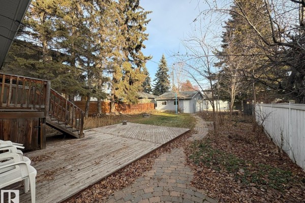 Primary Bedroom - 9733 143 St Nw, Edmonton, AB T5N2R3 Photo 3
