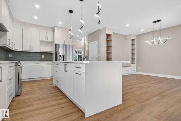 Den - 9736 73 Av Nw, Edmonton, AB T6E1B4 Photo 4