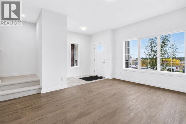 Living room - 9739 Huxbury Drive Ne, Calgary, AB T2A8C2 Photo 4