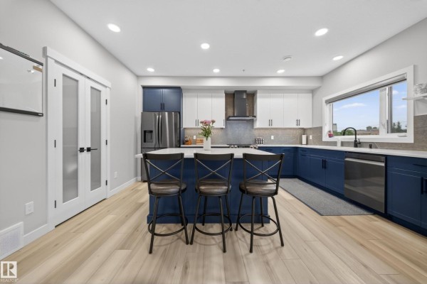 Kitchen - 9747 101 St Nw, Edmonton, AB T5K0W9 Photo 3