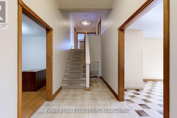 9747 Bathurst Street, Richmond Hill, ON L4C3X5 Photo 4