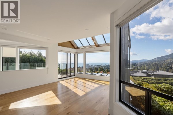 975 Aubeneau Crescent, West Vancouver, BC V7T1T4 Photo 5
