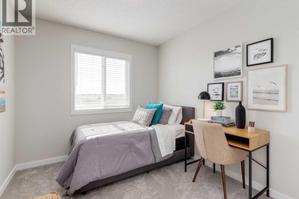 Second bedroom with single bed, desk, and wall art - 975 Edgefield Avenue, Strathmore