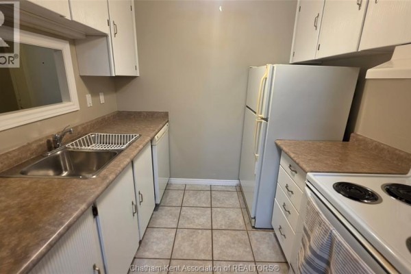 3pc Bathroom - 975 Grand Avenue West, Chatham, ON N7L4Z6 Photo 3