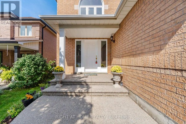 975 Mantle Crescent, Mississauga, ON, photo 2