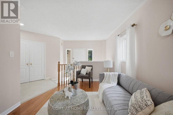 Bathroom - 975 Mantle Crescent, Mississauga, ON L5V2G3 Photo 5