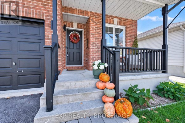 Living room - 975 Rainbow Crescent, Kingston), ON K7K7J2 Photo 4
